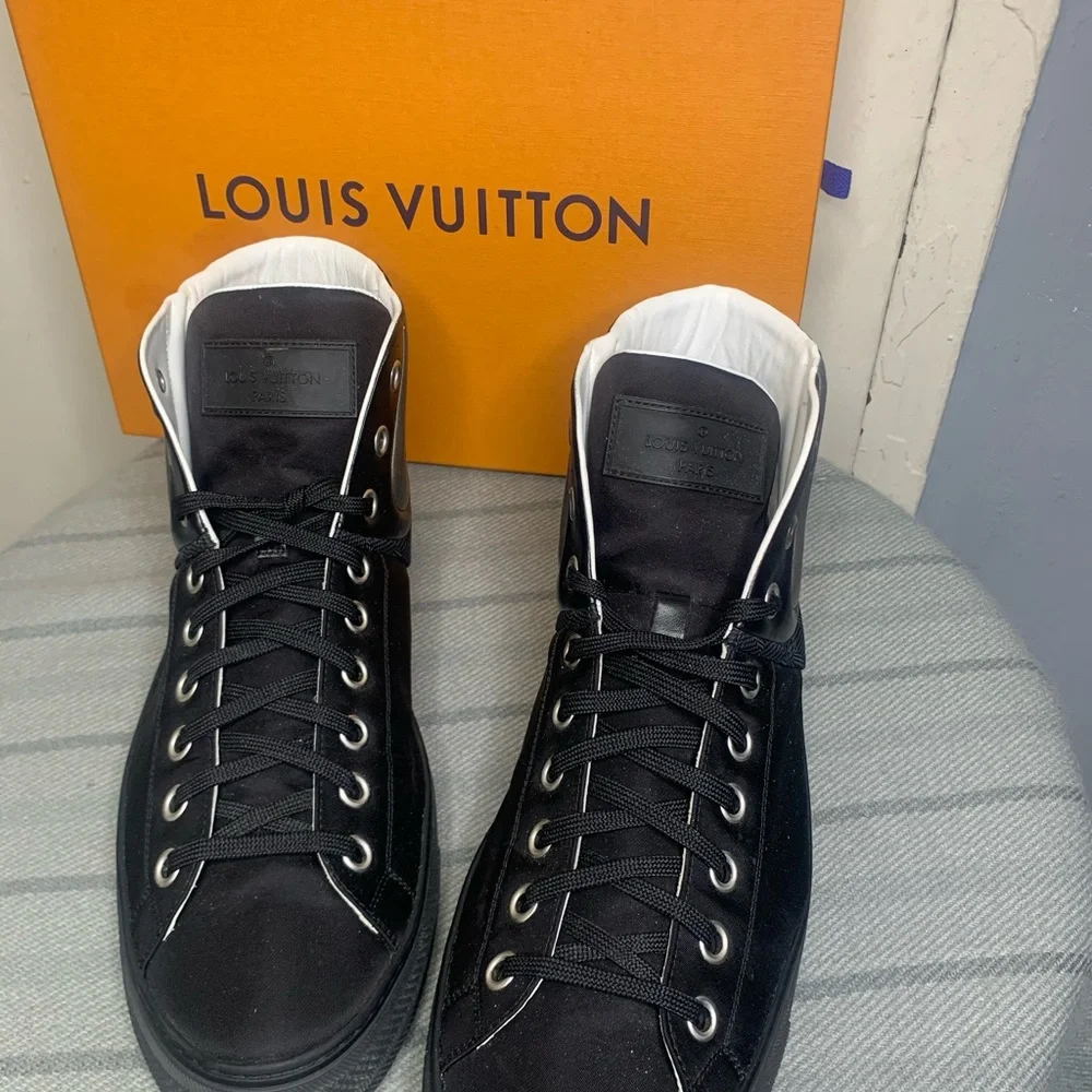 Louie Vuitton sneakers size 9.5 - Picture 3 of 10